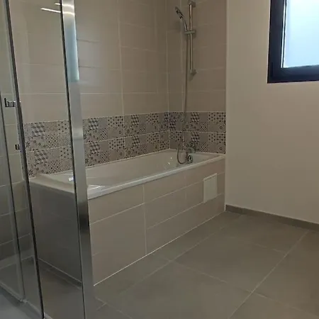 Maison Neuve Avec Piscine Chauffee De Mai A Septembre A 6 Minutes De La