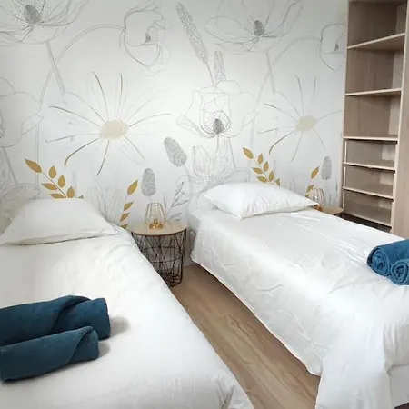 Maison Neuve Avec Piscine Chauffee De Mai A Septembre A 6 Minutes De La Дом отдыха *