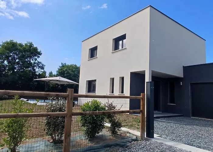 Maison Neuve Avec Piscine Chauffee De Mai A Septembre A 6 Minutes De La بيت للعطل *