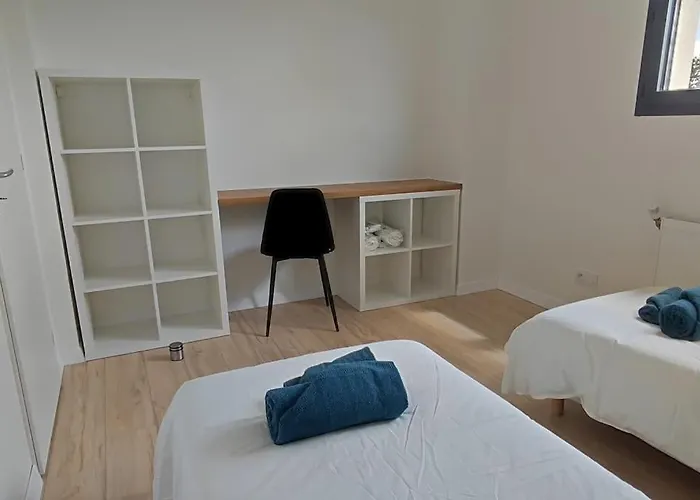 Maison Neuve Avec Piscine Chauffee De Mai A Septembre A 6 Minutes De La بيت للعطل