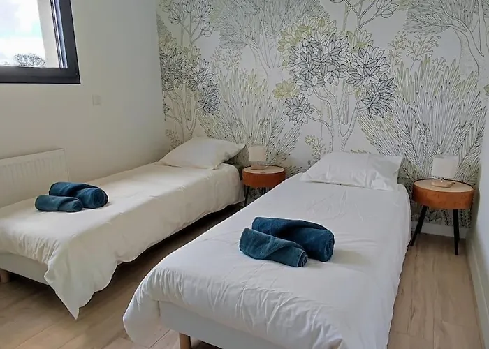 Maison Neuve Avec Piscine Chauffee De Mai A Septembre A 6 Minutes De La