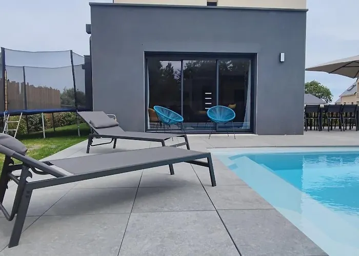 Maison Neuve Avec Piscine Chauffee De Mai A Septembre A 6 Minutes De La بيت للعطل *