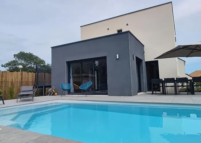 Maison Neuve Avec Piscine Chauffee De Mai A Septembre A 6 Minutes De La *