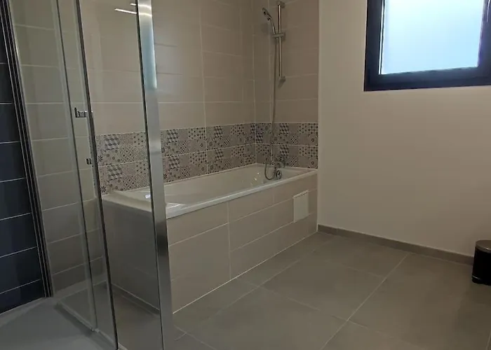 Maison Neuve Avec Piscine Chauffee De Mai A Septembre A 6 Minutes De La